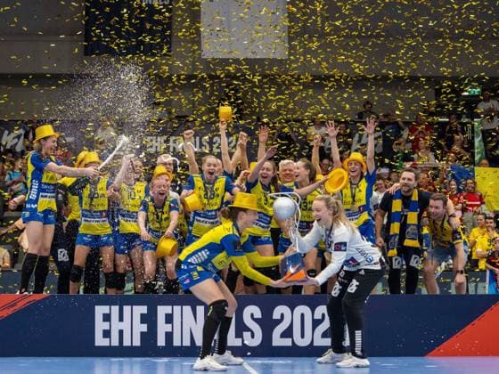 Bilder des Jahres 2024, Sport 05 Mai Sport Themen der Woche KW19 Sport Bilder des Tages HANDBALL - EHF EL Women Final Four GRAZ,AUSTRIA,12.MAY.24 - HANDBALL - EHF European League Women, final four, final, CS Gloria 2018 Bistrita-Nasaud vs Storhamar HE. Image shows the rejoicing of Storhamar.  GEPAxpictures xAvnixRetkoceri
