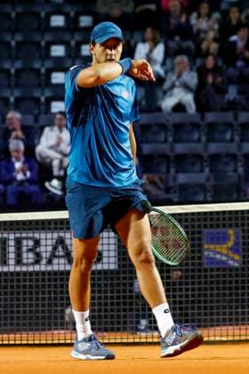 May 12, 2024, Rome, ITALY: Luciano Darderi reacts during his men s singles 3rd round match against Alexander Zverev of Germany (not pictured) at the Italian Open tennis tournament in Rome, Italy, 12 May 2024. ANSA FABIO FRUSTACI Italian Open tennis tournament  - ZUMAa110 20240512_zaf_a110_105 Copyright: xFabioxFrustacix