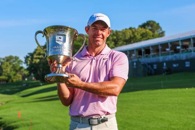 Sport Themen der Woche KW19 CHARLOTTE, NC - MAY 12: Rory McIlroy holds the trophy after winning the final round of the Wells Fargo Championship at Quail Hollow Club on May 12, 2024 in Charlotte, North Carolina. (Photo by David Jensen Icon Sportswire) GOLF: MAY 12 PGA, Golf Herren Wells Fargo Championship EDITORIAL USE ONLY Icon240512001