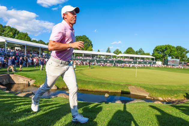 CHARLOTTE, NC - MAY 12: Rory McIlroy runs to the club house after winning the final round of the Wells Fargo Championship at Quail Hollow Club on May 12, 2024 in Charlotte, North Carolina. (Photo by David Jensen Icon Sportswire) GOLF: MAY 12 PGA, Golf Herren Wells Fargo Championship EDITORIAL USE ONLY Icon240512003