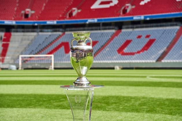 Henri-Delaunay-Pokal der UEFA EURO 2024 in der Allianz Arena in München