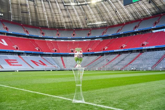 Henri-Delaunay-Pokal der UEFA EURO 2024 in der Allianz Arena in München