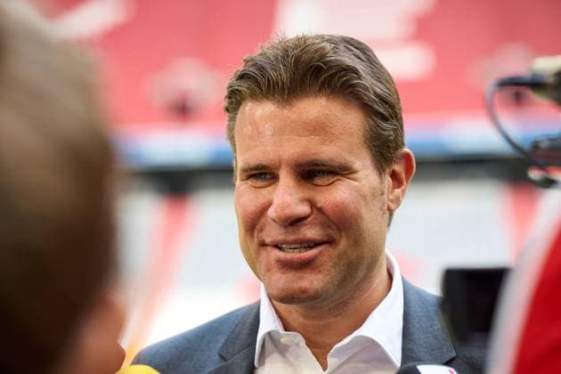 Felix Brych FIFA-Schiedsrichter bei einem Interview in der Allianz Arena in München
