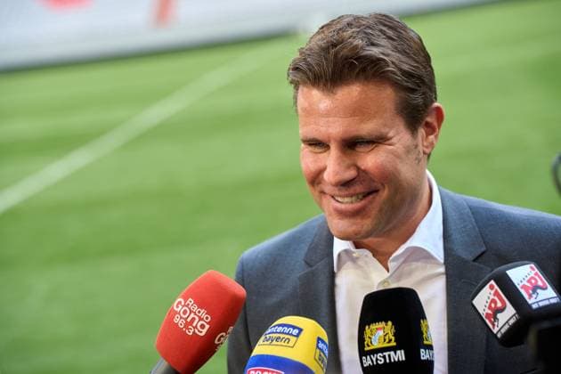 Felix Brych FIFA-Schiedsrichter bei einem Interview in der Allianz Arena in München