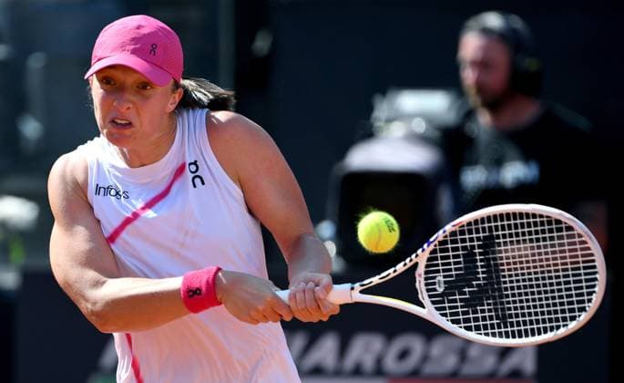 May 13, 2024, Rome: Iga Swiatek of Poland in action during her women s singles fourth round match against Angelique Kerber of Germany at the Italian Open tennis tournament in Rome, Italy, 13 May 2024. ANSA ETTORE FERRARI Italian Open tennis tournament  - ZUMAa110 20240513_zaf_a110_035 Copyright: xEttorexFerrarix