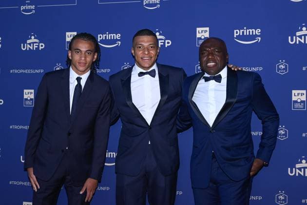 Sport Themen der Woche KW21 Sport Bilder des Tages Ethan Mbappe ( PSG ) , Kylian Mbappe ( PSG ) and Wilfried Mbappe attend the UNFP Trophy Awards 2024 at Pavillon d Armenonville on May 13, 2024 in Paris, France. ( Photo by federico pestellini panoramic ) - FOOTBALL : Tapis rouge des Trophees UNFP - Paris - 13 05 2024 FedericoPestellini Panoramic 