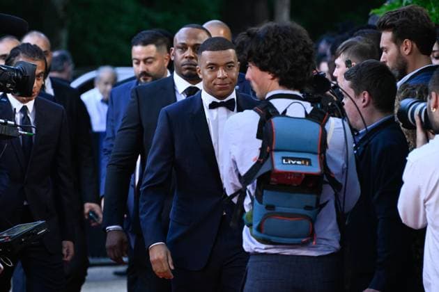 Kylian Mbappe ( PSG ) attends the UNFP Trophy Awards 2024 at Pavillon d Armenonville on May 13, 2024 in Paris, France. ( Photo by federico pestellini panoramic ) - FOOTBALL : Tapis rouge des Trophees UNFP - Paris - 13 05 2024 FedericoPestellini Panoramic 