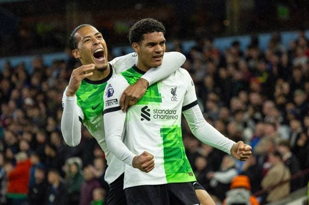 Football - FA Premier League - Aston Villa FC v Liverpool FC BIRMINGHAM, ENGLAND - Monday, May 13, 2024: Liverpool s Jarell Quansah (R) celebrates with team-mate captain Virgil van Dijk after scoring the third goal during the FA Premier League match between Aston Villa FC and Liverpool FC at Villa Park. (Photo by David Rawcliffe Propaganda) BIRMINGHAM Villa Park WEST MIDLANDS ENGLAND  Copyright: xDavidxRawcliffex P2024-05-13-Aston_Villa_Liverpool-111