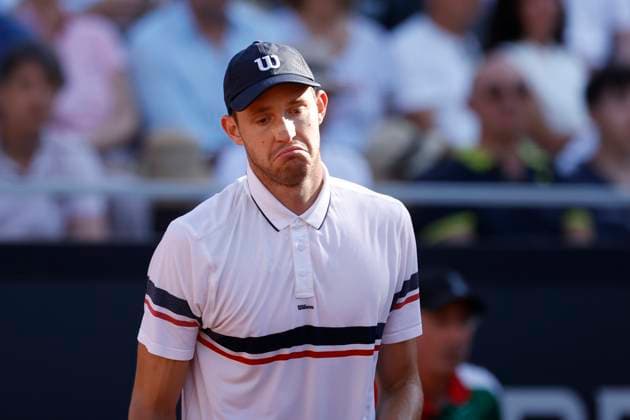 Tenis, Nicolas Jarry vs Alexandre Muller Abierto de Roma 2024. El tenista chileno Nicolas Jarry pierde un punto contra Alexandre Muller de Francia durante el partido en el foro italico. Roma, Italia. 14 05 2024 Matteo Ciambelli Photosport Tennis, Nicolas Jarry vs Alexandre Muller 2024 Rome Open tournament. Chile™s tennis player Nicolas Jarry losing a point against Alexandre Muller of France during the match of the Rome Open Tennis tournament in Rome, Italy. 14 05 2024 Matteo Ciambelli Photosport Nicolas Jarry vs Alexandre Muller, Abierto de Roma 2024 