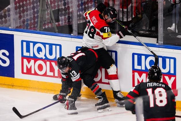 Ice hockey, Eishockey - IIHF WC 2024 PRAGUE,CZECH REPUBLIC,14.MAY.24 - ICE HOCKEY - IIHF Ice Hockey World Championship, WM, Weltmeisterschaft 2024, group stage, Austria vs Canada. Image shows Brandon Tanev (CAN) and Thimo Nickl (AUT).  GEPAxpictures xDanielxGoetzhaber