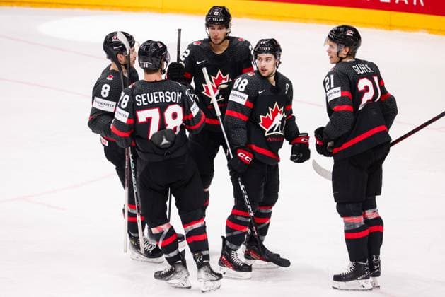 Ice hockey, Eishockey - IIHF WC 2024 PRAGUE,CZECH REPUBLIC,14.MAY.24 - ICE HOCKEY - IIHF Ice Hockey World Championship, WM, Weltmeisterschaft 2024, group stage, Austria vs Canada. Image shows the rejoicing of Canada.  GEPAxpictures xDanielxGoetzhaber