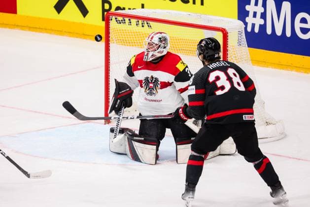 Ice hockey, Eishockey - IIHF WC 2024 PRAGUE,CZECH REPUBLIC,14.MAY.24 - ICE HOCKEY - IIHF Ice Hockey World Championship, WM, Weltmeisterschaft 2024, group stage, Austria vs Canada. Image shows David Madlener (AUT) and Brandon Hagel (CAN).  GEPAxpictures xDanielxGoetzhaber