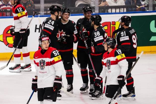 Ice hockey, Eishockey - IIHF WC 2024 PRAGUE,CZECH REPUBLIC,14.MAY.24 - ICE HOCKEY - IIHF Ice Hockey World Championship, WM, Weltmeisterschaft 2024, group stage, Austria vs Canada. Image shows the rejoicing of Canada and the disappointment of Paul Huber and Vinzenz Rohrer (AUT).  GEPAxpictures xDanielxGoetzhaber