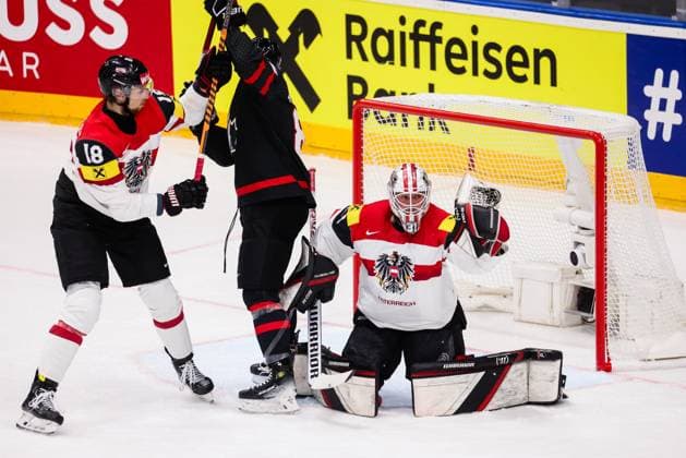 Ice hockey, Eishockey - IIHF WC 2024 PRAGUE,CZECH REPUBLIC,14.MAY.24 - ICE HOCKEY - IIHF Ice Hockey World Championship, WM, Weltmeisterschaft 2024, group stage, Austria vs Canada. Image shows Paul Stapelfeldt (AUT), Michael Bunting (CAN) and David Madlener (AUT).  GEPAxpictures xDanielxGoetzhaber