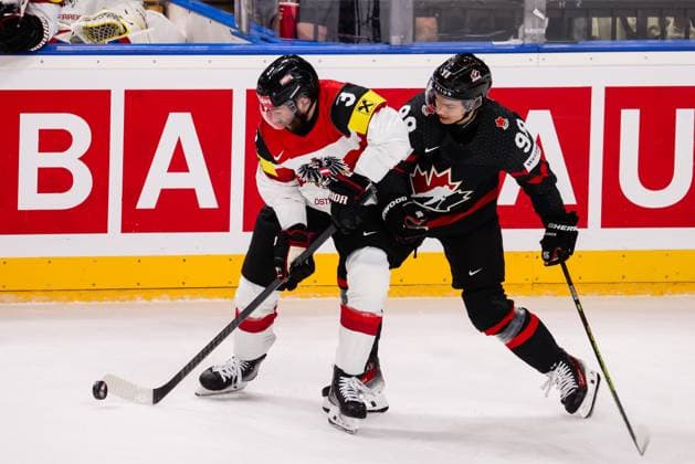 Ice hockey, Eishockey - IIHF WC 2024 PRAGUE,CZECH REPUBLIC,14.MAY.24 - ICE HOCKEY - IIHF Ice Hockey World Championship, WM, Weltmeisterschaft 2024, group stage, Austria vs Canada. Image shows Peter Schneider (AUT) and Connor Bedard (CAN).  GEPAxpictures xDanielxGoetzhaber