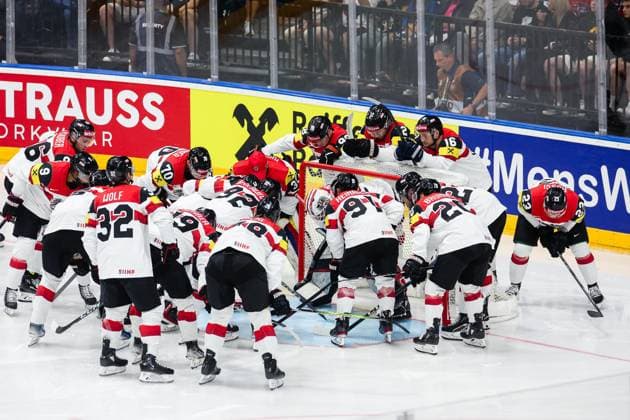 Ice hockey, Eishockey - IIHF WC 2024 PRAGUE,CZECH REPUBLIC,14.MAY.24 - ICE HOCKEY - IIHF Ice Hockey World Championship, WM, Weltmeisterschaft 2024, group stage, Austria vs Canada. Image shows team Austria.  GEPAxpictures xDanielxGoetzhaber