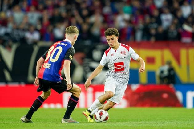 14 05 2024, Basel, St Jakob Park, Super League FC Basel 1893 FC Stade Lausanne Ouchy, 14 Ismael Gharbi FC Stade Lausanne Ouchy and Anton Kade Basel battle for the ball duel Basel St Jakob Park Basel Switzerland Copyright: xJustPictures.ch DanielaxPorcellix jp-en-DaPo-20240514-DP106098