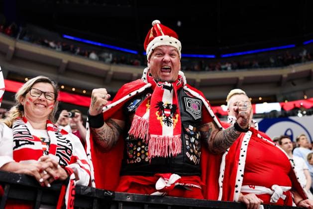 Ice hockey, Eishockey - IIHF WC 2024 PRAGUE,CZECH REPUBLIC,14.MAY.24 - ICE HOCKEY - IIHF Ice Hockey World Championship, WM, Weltmeisterschaft 2024, group stage, Austria vs Canada. Image shows the rejoicing of of a fan.  GEPAxpictures xDanielxGoetzhaber