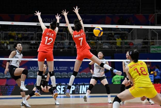 Yuanyuan Wang and Yingying Li in action at the net during the Volleyball Nations League 2024 match between China and South Korea at the Maracanazinho Gymnasium in Rio de Janeiro, Brazil (Andre Ricardo SPP) Copyright: xAndrexRicardo SPPx spp-en-AnRi-andrericardo-8
