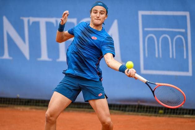 Challenger 175 Piemonte Open Intesa Sanpaolo Tournament Qualifications Italy, Turin 14 05 2024 Sporting Press Club (Turin). Challenger 175 Piemonte Open Intesa Sanpaolo Tournament Qualifications Mattia Bellucci of Italy plays against Alexis Galarneau of Canadian during the Challenger 175 Piemonte Open Intesa Sanpaolo Tournament qualifications. Final score; Mattia Bellucci of Italy 2-1 Alexis Galarneau of Canadian Turin Italy Italy Copyright: TonelloxAbozzi