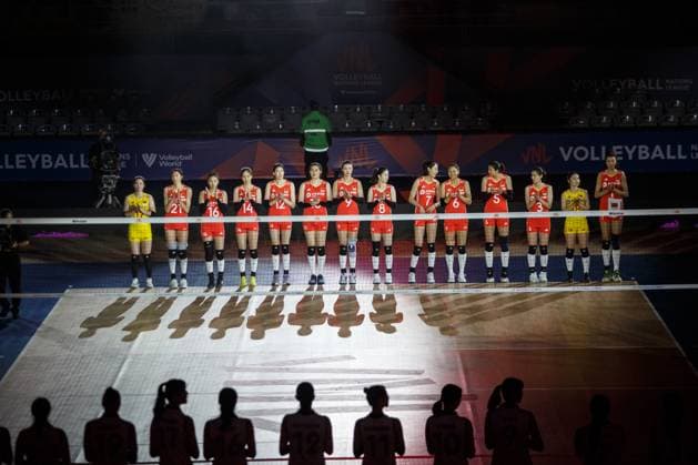 (240515) -- RIO DE JANEIRO, May 15, 2024 -- Players of China line up before the International Volleyball Federation (FIVB) Volleyball Nations League Women s Pool 2 match between China and South Korea in Rio de Janeiro, Brazil, May 14, 2024. (Photo by Xinhua) (SP)BRAZIL-RIO DE JANEIRO-VOLLEYBALL-NATIONS LEAGUE-WOMEN-CHN VS KOR ClaudiaxMartini 