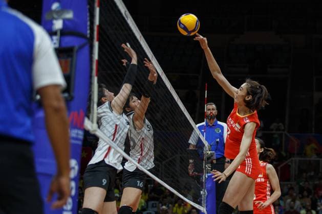 (240515) -- RIO DE JANEIRO, May 15, 2024 -- Wang Yuanyuan of China (R) spikes during the International Volleyball Federation (FIVB) Volleyball Nations League Women s Pool 2 match between China and South Korea in Rio de Janeiro, Brazil, May 14, 2024. (Photo by Xinhua) (SP)BRAZIL-RIO DE JANEIRO-VOLLEYBALL-NATIONS LEAGUE-WOMEN-CHN VS KOR ClaudiaxMartini 