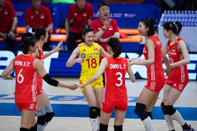(240515) -- RIO DE JANEIRO, May 15, 2024 -- Players of China celebrate during the International Volleyball Federation (FIVB) Volleyball Nations League Women s Pool 2 match between China and South Korea in Rio de Janeiro, Brazil, May 14, 2024. ) (SP)BRAZIL-RIO DE JANEIRO-VOLLEYBALL-NATIONS LEAGUE-WOMEN-CHN VS KOR WangxTiancong 