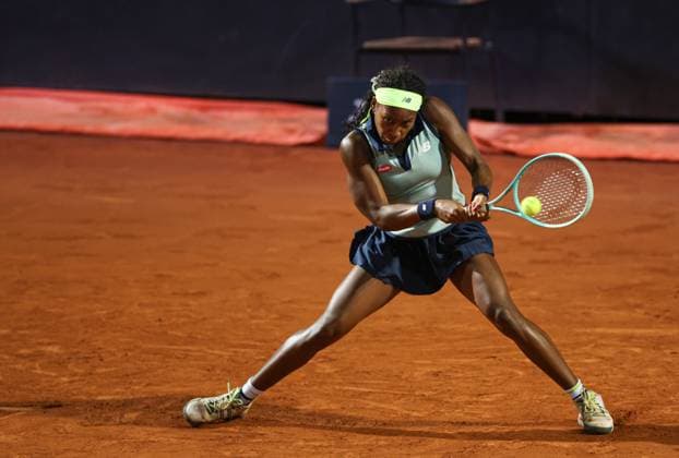 (240515) -- ROME, May 15, 2024 -- Coco Gauff of the United States returns a shot during the women s singles quarterfinal match between Zheng Qinwen of China and Coco Gauff of the United States at the WTA, Tennis Damen Italian Open in Rome, Italy, May 14, 2024. ) (SP) ITALY-ROME-TENNIS-WTA-ITALIAN OPEN-QUARTERFINAL LixJing 
