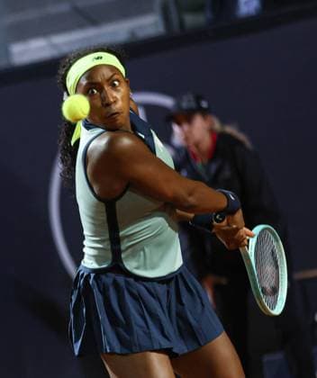 (240515) -- ROME, May 15, 2024 -- Coco Gauff of the United States returns a shot during the women s singles quarterfinal match between Zheng Qinwen of China and Coco Gauff of the United States at the WTA, Tennis Damen Italian Open in Rome, Italy, May 14, 2024. ) (SP) ITALY-ROME-TENNIS-WTA-ITALIAN OPEN-QUARTERFINAL LixJing 