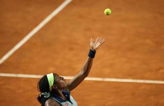 (240515) -- ROME, May 15, 2024 -- Coco Gauff of the United States serves during the women s singles quarterfinal match between Zheng Qinwen of China and Coco Gauff of the United States at the WTA, Tennis Damen Italian Open in Rome, Italy, May 14, 2024. ) (SP) ITALY-ROME-TENNIS-WTA-ITALIAN OPEN-QUARTERFINAL LixJing 
