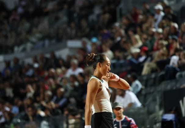 (240515) -- ROME, May 15, 2024 -- Zheng Qinwen of China reacts during the women s singles quarterfinal match between Zheng Qinwen of China and Coco Gauff of the United States at the WTA, Tennis Damen Italian Open in Rome, Italy, May 14, 2024. ) (SP) ITALY-ROME-TENNIS-WTA-ITALIAN OPEN-QUARTERFINAL LixJing 