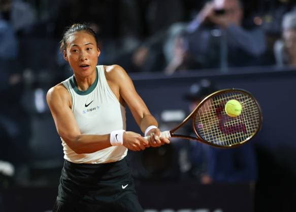 (240515) -- ROME, May 15, 2024 -- Zheng Qinwen of China returns a shot during the women s singles quarterfinal match between Zheng Qinwen of China and Coco Gauff of the United States at the WTA, Tennis Damen Italian Open in Rome, Italy, May 14, 2024. ) (SP) ITALY-ROME-TENNIS-WTA-ITALIAN OPEN-QUARTERFINAL LixJing 