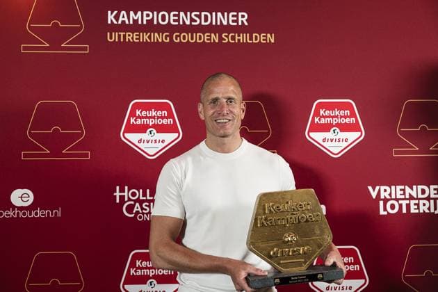 CUIJK , 15-05-2024 , Inspyrium, season 2023 2024 , Dutch Football Keuken Kampioen Divisie. Beste Trainer , Bas Sibum winnaar Gouden Kampioensschild seizoen 2023 2024 KKD Kampioensdiner 2023 2024  x25240304x Copyright: