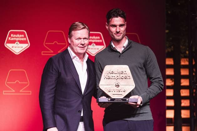 CUIJK , 15-05-2024 , Inspyrium, season 2023 2024 , Dutch Football Keuken Kampioen Divisie. Willem II keeper Joshua Smits Beste Keeper winnaar Gouden Kampioensschild seizoen 2023 2024 , Ronald Koeman. KKD Kampioensdiner 2023 2024  x25240307x Copyright: