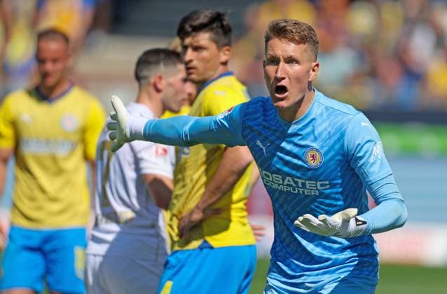 Fussball - 2. BL - Eintracht Braunschweig - SV Wehen Wiesbaden - 12.05.24, Ron-Thorben Hoffmann (Eintracht), - *** Soccer 2 BL Eintracht Braunschweig SV Wehen Wiesbaden 12 05 24, Ron Thorben Hoffmann Eintracht ,
