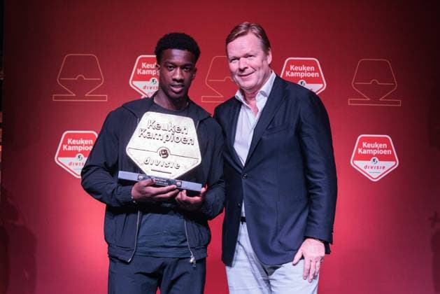 CUIJK , 15-05-2024 , Inspyrium, season 2023 2024 , Dutch Football Keuken Kampioen Divisie. Beste Talent , winnaar Gouden Kampioensschild seizoen 2023 2024 , Shiloh ™t Zand (FC Dordrecht), Uitgereikt door Bondscoach Ronald Koeman tijdens de derde editie Kampioensdiner KKD Kampioensdiner 2023 2024  x25241058x Copyright:
