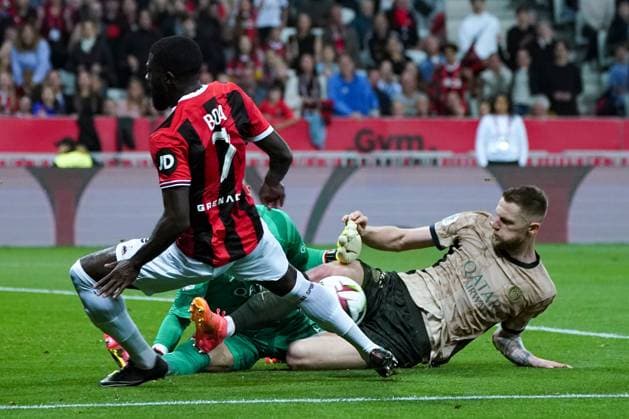 Arnau Tenas (Paris SG) - JÃ rÃ mie Boga (OGC Nice) - Milan Skriniar (Paris SG) FOOTBALL : OGC Nice vs Paris SG - Ligue 1 Uber Eats - Nice - 15 05 2024 NorbertScanella Panoramic 