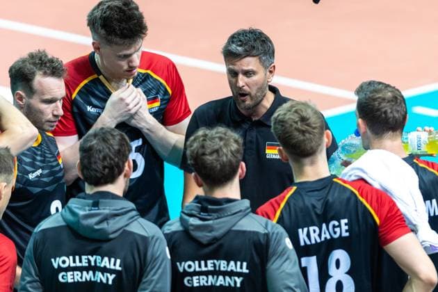 Poland V Germany - Men s Volleyball Friendly Match Lukas Maase and Michal Winiarski are talking during a men s volleyball friendly match between Poland and Germany in Katowice, Poland, on May 15, 2024 Katowice Poland  Copyright: xAndrzejxIwanczukx originalFilename:iwanczuk-polandvg240515_npK25.jpg