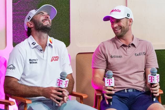 May 15, 2024, Louisville, Kentucky, USA: Max Homa (L) and Wyndham Clark share a laugh at a special T-Mobile event before the 2024 PGA, Golf Herren Championship at Valhalla Golf Club in Louisville, Kentucky. Louisville USA - ZUMAw109 20240515_fap_w109_020 Copyright: xDebbyxWongx