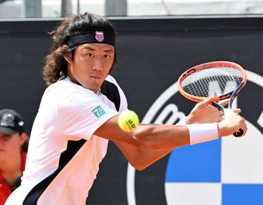 (240516) -- ROME, May 16, 2024 -- Zhang Zhizhen returns a shot during the men s singles quarterfinal match between Zhang Zhizhen of China and Alejandro Tabilo of Chile at the Italian Open in Rome, Italy, May 15, 2024. (Photo by Xinhua) (SP)ITALY-ROME-TENNIS ATP, Tennis Herren ITALIAN OPEN-QUARTERFINAL AlbertoxLingria 