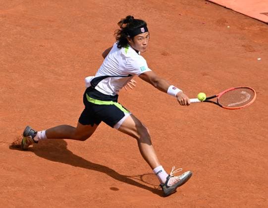 (240516) -- ROME, May 16, 2024 -- Zhang Zhizhen returns a shot during the men s singles quarterfinal match between Zhang Zhizhen of China and Alejandro Tabilo of Chile at the Italian Open in Rome, Italy, May 15, 2024. (Photo by Xinhua) (SP)ITALY-ROME-TENNIS ATP, Tennis Herren ITALIAN OPEN-QUARTERFINAL AlbertoxLingria 