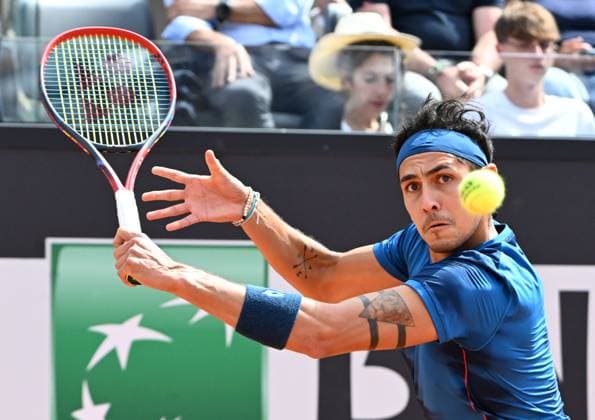 (240516) -- ROME, May 16, 2024 -- Alejandro Tabilo returns a shot during the men s singles quarterfinal match between Zhang Zhizhen of China and Alejandro Tabilo of Chile at the Italian Open in Rome, Italy, May 15, 2024. (Photo by Xinhua) (SP)ITALY-ROME-TENNIS ATP, Tennis Herren ITALIAN OPEN-QUARTERFINAL AlbertoxLingria 