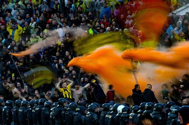 Bilder des Jahres 2024, Sport 05 Mai Sport Themen der Woche KW21 Sport Bilder des Tages Botev Plovdiv Won The Bulgarian Football Cup Botev Plovdiv fans are celebrating after their team won the Bulgarian Cup final against Ludogorets Razgrad at Vasil Levski Stadium in Sofia, Bulgaria, on May 15, 2024 Sofia Bulgaria  Copyright: xGeorgixPaleykovx originalFilename:paleykov-notitle240515_npq0M.jpg