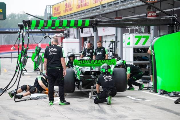 77 BOTTAS Valtteri (fin), Stake F1 Team Kick Sauber C44, pitstop practice during the Formula 1 MSC Cruises Gran Premio del Made in Italy e Dell™Emilia-Romagne 2024, 7th round of the 2024 Formula One World Championship, WM, Weltmeisterschaft from May 17 to 19, 2024 on the Autodromo Enzo e Dino Ferrari, in Imola, Italy - F1 - EMILIA-ROMAGNA GRAND PRIX 2024 DPPI Panoramic  240516_R07_EMR_DP__F_16650