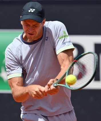 May 16, 2024, Rome: Hubert Hurkacz of Poland in action during his men s singles quarter final match against Tommy Paul of USA at the Italian Open tennis tournament in Rome, Italy, 16 May 2024. ANSA ETTORE FERRARI Italian Open tennis tournament  - ZUMAa110 20240516_zaf_a110_017 Copyright: xEttorexFerrarix