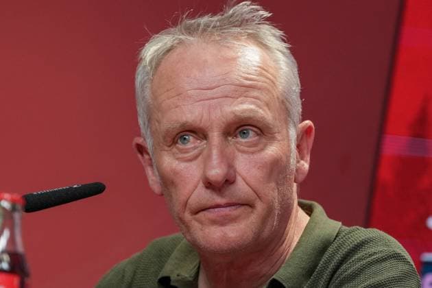 Sport Themen der Woche KW21 Sport Bilder des Tages 16.05.2024; Freiburg im Breisgau, Baden-Württemberg, Deutschland, Europa: Pressekonferenz des SC Freiburg mit Trainer Christian Streich vor dem letzten Saisonspiel beim Bundesligisten FC Union Berlin und letzte PK in Freiburg für die Freiburger Trainerlegende. *** 16 05 2024 Freiburg im Breisgau, Baden Württemberg, Germany, Europe SC Freiburg press conference with coach Christian Streich ahead of the final game of the season at Bundesliga club FC Union Berlin and last press conference in Freiburg for the Freiburg coaching legend Copyright: xArnexAmbergx