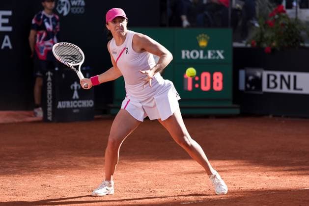 Internazionali BNL D Italia 2024 - Day Eleven Iga Swiatek of Poland in action during the Women™s Singles semi-final match between Iga Swiatek and Coco Gauff on Day Eleven of Internazionali BNL D Italia 2024 at Foro Italico on May 16, 2024 in Rome, Italy. Rome Foro Italico Lazio Italy Copyright: xGiuseppexMaffiax IBI_DAY11_SWIATEK-GAUFF_160524DSC07602