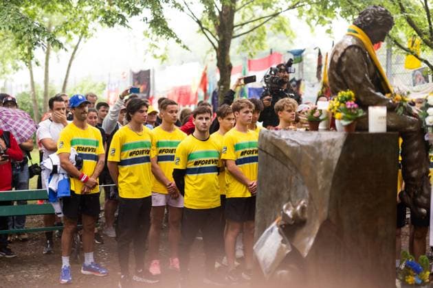 Formula 1, GP Emilia Romagna in Imola, circuit run and minutes silence for Senna and Ratzenberger