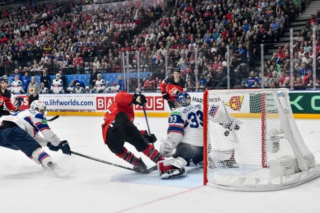 PRAGUE, CZECH REPUBLIC MAY 16 Brandon Tanev of Canada scores against goalkeeper Henrik Haukeland of Norway during the preliminary round match between Canada and Norway at Prague Arena on May 16, 2024 in Prague, Czech Republic Prague Prague Arena Czech Republic Copyright: xJustPictures.ch AndreaxBrancax jp-en-EuSpIm-AB_16052024_DSC_1855