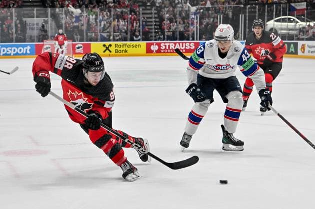PRAGUE, CZECH REPUBLIC MAY 16 Andrew Mangiapane of Canada makes a pass during the preliminary round match between Canada and Norway at Prague Arena on May 16, 2024 in Prague, Czech Republic Prague Prague Arena Czech Republic Copyright: xJustPictures.ch AndreaxBrancax jp-en-EuSpIm-AB_16052024_AAB_7281